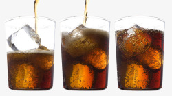 倒可乐玻璃杯装冰块可乐高清图片