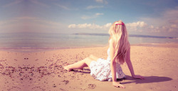 摄影沙滩海滩女神背影素材