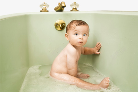 洗澡的小孩png免抠素材_新图网 https://ixintu.com 洗澡的儿童 洗澡的孩子 洗澡的男孩