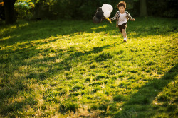 夏日摄影儿童奔跑草坪效果素材