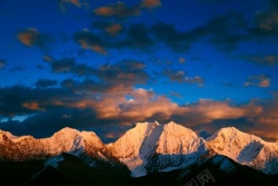 日照金山油画西藏的日照金山高清图片